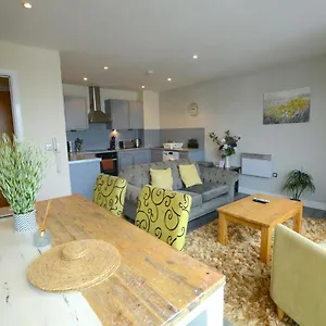 4* Aparthotel Cranbrook House - Near Ice Arena